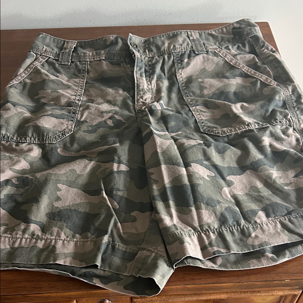 Carhartt Women’s  Green Camouflage Cargo Shorts